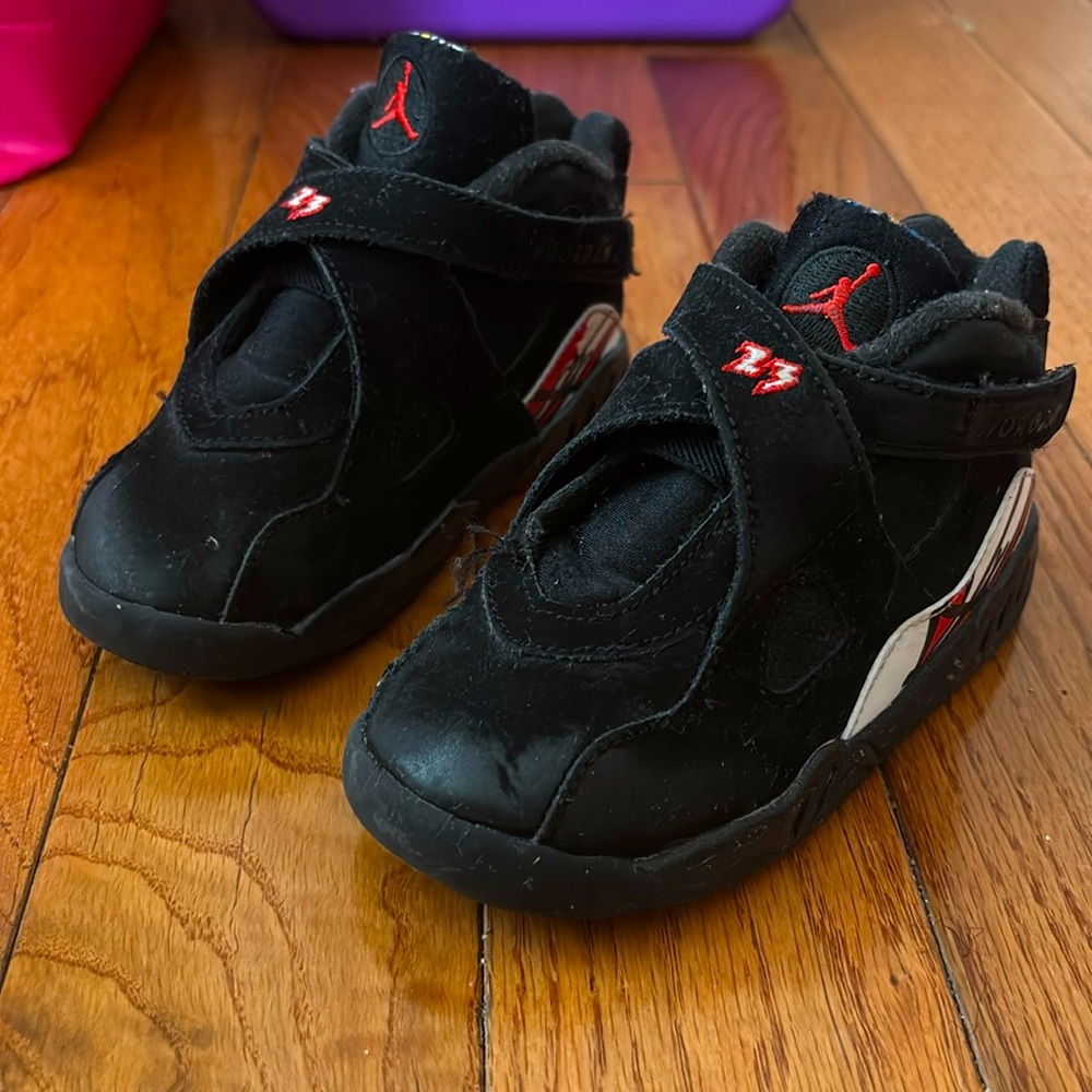 JORDANS TODDLER SNEAKERS (Unisex Size 9c)